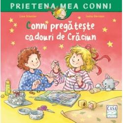 Anul acesta Conni a hot&259;rât s&259; confec&539;ioneze ea îns&259;&537;i cadourile de Cr&259;ciun pentru toat&259; familia De aceea mama &537;i tata nu mai au voie s&259; intre în camera ei Conni &537;i prietena ei cea mai bun&259; Iulia decupeaz&259; lipesc deseneaz&259; &537;i decoreaz&259; cu &537;tampile colorate hârtia în care vor împacheta cadourile Fetele reu&537;esc s&259; termine cadourile la timp Acum poate veni 