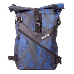  rucsac sport din material textil impermeabil marca Lamonza un compartiment principal spatios inchidere prin rulare si prindere cu ajutorul unui catarame In interior rucsacul este prevazut cu un buzunar special pentru laptop securizat cu banda elastica un buzunar exterior frontal inchis cu fermoar spate captusit pentru un comfort sporit pe lateral rucsacul are 