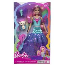 Aceasta papusa Barbie poate fi descrisa ca fiind magica doar cu parul ei lung fantastic si rochia stralucitoare Papusa Barbie poarta o tinuta stralucitoare inspirata de look-ul ei din Barbie A Touch of Magic Doua animale de companie si accesorii de styling adauga distractie fantastica si animalele ei de companie sunt fantastice Ea vine cu un prieten fluture adorabil precum si un pisoi de companie care poarta un tutu super dragut Papusa nu poate sta singura Culorile si decoratiunile 