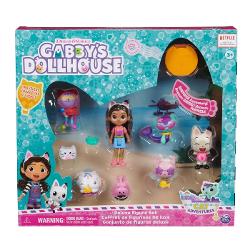 Adu-ti acasa personajele tale preferate din Gabbys Dollhouse in setul exclusiv de figuri Traveller Acest set de cadouri este indispensabil pentru fanii Gabbys Dollhouse si include 6 figurine colectabile o multime de accesorii de calatorie cum ar fi o camera de pisicuta un rucsac si multe altele alaturi de un Pachet de la Dollhouse cu un accesoriu surpriza in interior Adaugati instantaneu o papusa Gabby exclusiva la colectia voastra impreuna cu prietenii pisici fantastici ai lui 