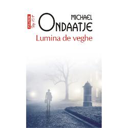 Traducere din limba englez&259; de Ariadna PontaÎn perioada tulbure de dup&259; încheierea celui de-Al Doilea R&259;zboi Mondial doi adolescen&355;i londonezi Nathaniel &351;i Rachel r&259;mân s&259; tr&259;iasc&259; în casa familiei împreun&259; cu un b&259;rbat vag cunoscut poreclit Molia care le va fi tutore P&259;rin&355;ii pleac&259; unul dup&259; altul la Singapore în interes de serviciu sau cel pu&355;in a&351;a par 