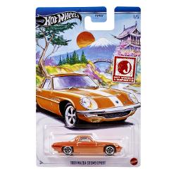 Cheama prietenii la joaca si organizeaza cele mai tari curse cu noua masinuta metalica de la Hot Wheels Detalii realiste ale masinutei vor inspira copiii si adultii deopotriva sa exploreze lumea automobilelor in miniatura Este o modalitate minunata de a aduce pasiunea pentru masini in viata de zi cu zi si de a colectiona cele mai tari modele