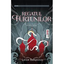 Al doilea volum din Trilogia Grisha  Un tinut fabulos  Ravka O elita magica  Grisha O eroina cu superputeri  Alina Starkov   Intunecatul  conducatorul Grishei a supravietuit bataliei din Falia Umbrei si reapare cu o putere inzecita si un plan diabolic Cu ajutorul lui Sturmhond un corsar faimos Alina Starkov se intoarce in tara pe care a parasit o hotarata sa lupte cu fortele ce ameninta Ravka Dar pe masura ce puterea ei creste se vede prinsa tot mai mult in jocul de magie interzisa al 