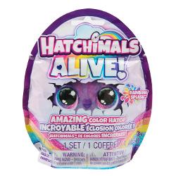 Aduceti curcubeul cu Hatchimals Stropul de Curcubeu AliveCu dragoste si grija acesti Hatchimals jucausi prind viata intr-un nou mod colorat oua care eclozeaza in apa schimband culoarea apei pentru a se potrivi cu personajul din interiorPachetul include 1 ou cu 1 personaj Hatchimals in interior o pereche de aripi un cuib si un accesoriu de cresterePentru a incepe eclozarea indepartati aripile oului umpleti cuibul cu apa si asezati oul inauntru În 