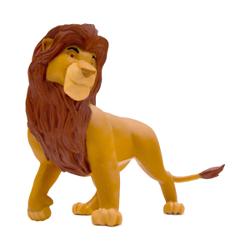 Mufasa este personaj principal in filmul de animatie Disney Regele Leu Lider intelept si nobil Mufasa si-a dedicat domnia sustinerii cercului vietii si indrumarii lui Simba singurul sau fiu pentru a prelua tronul intr-o buna ziFigurina este pictat&259; manual &537;i este realizat&259; dintr-un material plastic care nu con&539;ine PVCDimensiuni figurina 8 cmVarsta recomandata 3 ani