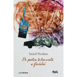 Într-un or&259;&537;el de pe malul Dun&259;rii un inginer radiotehnist angajat al Mili&539;iei locale este nevoit s&259; aleag&259; între o via&539;&259; invizibil&259; dar perfect adaptat&259; regimului &537;i promisiunea pe care i-o face fiului s&259;u În primul s&259;u roman scris într-un ritm alert &537;i captivant Viorel Prodan reconstituie una dintre pove&537;tile „frontieri&537;tilor“ a 