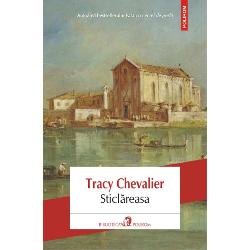 Traducere din limba englez&259; &537;i note de Veronica D NiculescuÎn Sticl&259;reasa Tracy Chevalier ne invit&259; într-o c&259;l&259;torie prin mai multe epoci pe m&259;sur&259; ce Vene&355;ia evolueaz&259; p&259;strându-&351;i totu&351;i misterul &351;i frumuse&355;ea hipnotic&259; În centrul pove&351;tii se afl&259; Orsola Rosso o sticl&259;reas&259; remarcabil&259; a c&259;rei via&355;&259; &351;i art&259; 