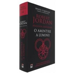 ROBERT JORDAN s-a nascut in 1948 in Charleston Carolina de Sud A invatat sa citeasca singur la varsta de patru ani cu ajutorul ocazional al fratelui sau in varsta de doisprezece ani iar la varsta de cinci ani cocheta deja cu Mark Twain si Jules VernesA absolvit Colegiul Militar „Citadel” din Carolina de Sud cu o diploma in fizica A fost in doua etape cu Armata Statelor Unite in Vietnam A fost colectionar de pipeA inceput sa scrie in 1977 si a continuat 