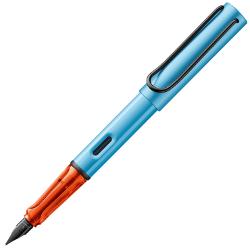 Stiloul Lamy AL-star este un instrument de scris atractiv tineresc care satisface chiar si cele mai exigente cerinte Fabricat din aluminiu rezistent anodizat in diferite culori Cu grip fumuriu - transparent distinctiv si clema metalica flexibilaDetalii stilou Lamy AL-star denimaluminiu anodizat p 