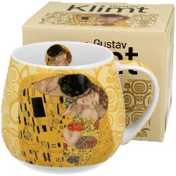 Can&259; de 430 ml  THE KISS Ecru inspirat&259; de Gustav Klimt parte a seriei Art Gallery  realizat&259; din por&539;elan de calitate superioar&259; caracterizat printr-o culoare alb-crem elegant&259; &537;i natural&259; cu o str&259;lucire delicat&259; precum &537;i o durabilitate excep&539;ional&259;Cana este realizat&259; din por&539;elan decorat&259; cu o reproducere a 