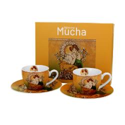 Set cu dou&259; ce&537;ti de espresso cu farfurioare TOPAZ inspirate de A Mucha parte a seriei Art Gallery  realizat din por&539;elan de calitate superioar&259; caracterizate printr-o culoare alb-crem elegant&259; &537;i natural&259; cu o str&259;lucire delicat&259; precum &537;i o durabilitate excep&539;ional&259;Setul este decorat cu o reproducere a 