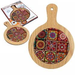 Toc&259;tor din lemn cu inser&539;ie ceramic&259; – Design de inspira&539;ie mediteranean&259; 18x30 cmAdaug&259; un strop de rafinament buc&259;t&259;riei tale cu acest toc&259;tor din lemn natural completat de o inser&539;ie ceramic&259; decorativ&259; cu motive mediteraneene Perfect atât pentru t&259;iat cât &537;i 
