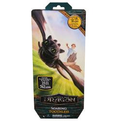 Lanseaza-l pe dragon intr-un zbor spectaculos cu acest planor inspirat din universul How to Train Your Dragon Cu o anvergura a aripilor de 38 cm Poate plana pana la 76 metri  Usor de lansat si ideal pentru joaca in aer liber acest zburator este perfect pentru copiii care viseaza sa devina calareti de dragoni Anvergura aripi 38 cm Planeaza pana la 762 cm Usor de utilizat ideal pentru exterior