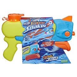 Valuri de apa Blasterul de apa Nerf Super Soaker Wave Spray dezlantuie un val de apa care urca si coboara intr-o miscare ondulata si racoroasa Duza se misca pe masura ce pompezi blasterul creand un val uluitor care uda pe toata lumea in jocuri distractive in aer liber Iesi la distractie in curte cu blasterul cu apa Nerf Super Soaker Wave Spray Este un cadou grozav pentru baietii si fetele de 6 ani si creeaza valuri de distractie pentru adolescenti si adulti Usor de folosit Umple 