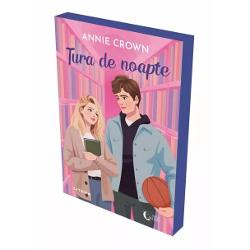 Când pasiunea pentru c&259;r&539;i &537;i sport se întâlnesc în miez de noapte lucrurile pot deveni complicateKendall Holiday î&537;i petrece serile de vineri cum îi place ei mai mult cufundat&259; în lecturarea unui roman de dragoste incitant pentru a-i trece mai u&537;or timpul în plictisitoarea tur&259; de noapte la biblioteca universit&259;&539;ii &536;tie c&259; &537;i-ar putea înso&539;i 