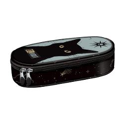 Descopera penarul Majewski ST Right PC01 din colectia Night Cats un accesoriu esential pentru organizarea eficienta a instrumentelor de scris Acest penar este ideal pentru cei care doresc sa imbine functionalitatea cu un design atractivDesign spatios Dispune de un compartiment principal generos perfect pentru a acomoda toate necesitatile scolareMaterial de inalta calitate Fabricat din material textil impermeabil si 