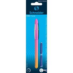 Stiloul Schneider Voyage este un instrument perfect pentru cerintele scolare cu un design modern in culori vibrante si model geometric Corpul realizat din plastic este suplimentat de un manson cauciucat ergonomic astfel incat priza stiloului sa fie intotdeauna corecta si confortabila Rezultatul este un scris fluent usor si frumos gratie penitei din otel inoxidabil • Penita din otel inoxidabil tip 
