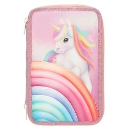 Bucurati-va de curcubeu Cutia de creion roz a lui Ylvi are un imprimeu mare de unicorn in fata si un buzunar colorat in forma de nor Cele trei fermoare de culori diferite adauga si mai multa veselieCele trei compartimente separate sunt umplute cu 18 creioane colorate si 18 carioci 2 creioane un ascutitor de creioane o guma de sters o rigla un betisor de lipici foarfece si o husa mica cu inchidere cu velcroMaterial principal 100 poliester