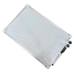 Ideal&259; pentru birou &537;coal&259; sau acas&259; aceast&259; t&259;bli&539;&259; whiteboard îmbin&259; func&539;ionalitatea cu un design modern Suprafa&539;a alb&259; neted&259; &537;i magnetic&259; permite atât scrierea cu markerul inclus Rama din aluminiu confer&259; un aspect elegant &537;i durabilitate sporit&259; iar col&539;urile din plastic asigur&259; siguran&539;&259; în utilizare U&537;or de 