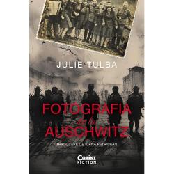 Berlin 1938 Samuel Weiss &537;i Max von Hofmannsthal erau de nedesp&259;r&539;it pân&259; când antisemitismul brutal al Germaniei naziste a cuprins Berlinul &537;i le-a distrus prietenia Pe m&259;sur&259; ce Max urc&259; în ierarhia trupelor SS Sam &537;i familia lui de origine evreiasc&259; lupt&259; pentru supravie&539;uire Peste ani Max &537;i Sam se reîntâlnesc printre 