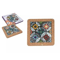 Un accesoriu practic &537;i elegant care adaug&259; un plus de stil în orice buc&259;t&259;rie Realizat din ceramic&259; decorativ&259; de calitate &537;i baz&259; din plut&259; natural&259; acest suport protejeaz&259; mesele &537;i blaturile de temperaturile ridicate în timp ce ofer&259; o not&259; de rafinamentp 