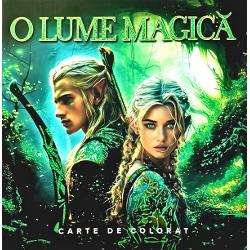 O lume magica nu este doar o carte de colorat Este o invitatie un pas bland peste pragul unei realitati ascunse unde tot ce ai visat vreodata prinde viata in culori si lumina Aici printre flori uriase si paduri fermecate zanele isi tes destinele cu fire de praf de stele In fiecare colt al acestui taram se ascunde o poveste despre curaj despre prietenie despre iubirea care strabate timpul si spatiul Fiecare pagina te cheama sa-i dai viata Fiecare contur asteapta atingerea ta 