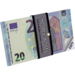 Hartie 90 gm2pe carton 230 gm2dimensiune 133 x 72 mmNumar de pagini 70O grila de scris pe cealalta parte a hartieiAcest carnet are un design distinctiv care imita bancnota de 20 de euro oferind un aspect elegant si interesantEste ideal pentru notite personale scolare sau de birouFormat compact usor de transportat si de utilizat în diverse situatiiCoperta durabila si pagini de calitate care asigura o scriere confortabila