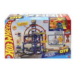 Intra in lumea aventurilor Hot Wheels cu Mega Garaj un set de joaca spectaculos cu 3 niveluri de actiune perfect pentru tinerii piloti care viseaza la curse ametitoare si cascadorii extreme Caracteristici spalatorie auto la parter  pentru un start curat inainte de cursa lansator Slam o singura apasare trimite masina in viteza pe cele doua benzi de competitie deviatoare de pista  schimba traseul si controleaza directia cursei cu o simpla rasucire lift manual actionat de copii  transporta 