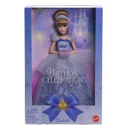 Sarbatoreste o zi de nastere speciala cu aceasta frumoasa papusa Disney Printesa Cenusareasa inspirata de indragitul personaj animat din filmul Disney Papusa Cenusareasa 30 cm este imbracata in stil festiv purtand o rochie eleganta cu corsaj cu panglici si maneci din tul cu volane Rochia ei este imprimata cu panglici de cadou albastre fanteziste si acoperita cu tul deschis la culoare Un peplum din tul cu buline completeaza aspectul fermecat al petrecerii Coafura eleganta a papusii 