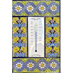 Termometru din ceramic&259; pictat manual – 20x30 cmM&259;soar&259; temperatura cu stil Acest termometru decorativ este realizat din ceramic&259; de calitate &537;i pictat manual folosind tradi&539;ionala tehnic&259; cuerda seca pentru culori vibrante &537;i detalii precise Marcajele sunt afi&537;ate 