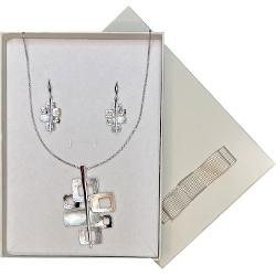 Adaug&259; un strop de originalitate &539;inutelor tale cu acest set de bijuterii moderne realizat din Zamac de calitate Designul s&259;u geometric cu forme abstracte &537;i finisaj argintiu este potrivit atât pentru &539;inute casual cât &537;i pentru apari&539;ii elegante&128313; Colier 