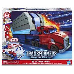 Setul de joaca Transformers EarthSpark Optimus Prime camionul cu remorca de lupta aduce actiunea din universul Transformers direct in jocul copiilor Acest set impresionant combina vehiculul camion clasic al lui Optimus Prime cu o remorca de lupta care se transforma usor intr-o baza de lupta Cu o singura miscare Optimus Prime trece din modul camion in robot pregatit de actiune iar remorca ofera spatiu pentru arme si lansare spectaculoase Jucaria include efecte speciale de lumini si sunete 