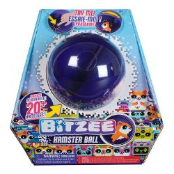 Bitzee Hamster Ball reinventeaza conceptul de animal de companie digital pentru cei mici Aceasta sfera interactiva prietenoasa contine in interior 20 de hamsteri digitali adorabili care raspund la atingere se misca se misca si reactioneaza cu sunete Cu functii multiple evolutii si minijocuri Bitzee este companionul perfect pentru copiii care cauta o experienta distractiva si creativa fara a avea nevoie de ecrane Prieteni digitali pe care ii poti aduce la viata Atinge misca si 