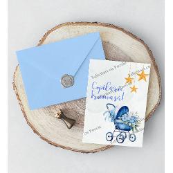 ”Felicit&259;rile cu Poezie s-au n&259;scut din dorin&539;a de a transmite emo&539;ii într-un mod personal &537;i tangibil Nu oferim doar o felicitare ci o mic&259; amintire ce p&259;streaz&259; frumuse&539;ea unui moment specialFiecare detaliu este ales cu grij&259; grafica rafinat&259; hârtia texturat&259; cu reflexii perlate plicul embosat cu modele elegante in relief &537;i sigiliul de cear&259; turnat &537;i pictat manual 