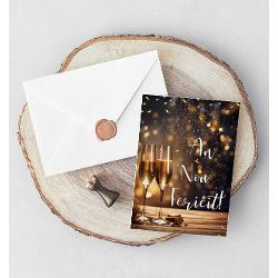 ”Felicit&259;rile cu Poezie s-au n&259;scut din dorin&539;a de a transmite emo&539;ii într-un mod personal &537;i tangibil Nu oferim doar o felicitare ci o mic&259; amintire ce p&259;streaz&259; frumuse&539;ea unui moment specialFiecare detaliu este ales cu grij&259; grafica rafinat&259; hârtia texturat&259; cu reflexii perlate plicul embosat cu modele elegante in relief &537;i sigiliul de cear&259; turnat &537;i pictat manual 