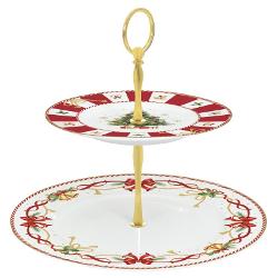 Adaug&259; un aer festiv &537;i elegant meselor de s&259;rb&259;tori cu acest platou etajat din por&539;elan fin parte din colec&539;ia Christmas Tale de la Easy Life Realizat din por&539;elan alb de înalt&259; calitate decorat cu 