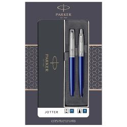 Caracteristici set cadou stilou si pix PARKER Jotter Original RoyalCaracteristici pix Parker JotterPix cu mecanism de tip clickFunctioneaza cu mina pix Parker mina montata are scriere neagraMaterial corp pix otel inoxidabil sablat in partea superioara si plastic ABS acrylonitrile butadiene styrene color in partea inferioaraAccesorii otel inoxidabil cromatClip otel inoxidabil cromatMecanism de tip click prin apasareForma 