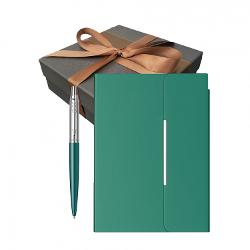 Pix Parker Jotter Royal Greenwich• Dimensiuni 139 mm lungime  1050 mm diametru• Greutate 20 g• Accesorii Din otel inoxidabil placate cu crom• Clip Din otel inoxidabil placat cu crom• Corp superior Din otel inoxidabil sablat cizelat cu model brushed placat cu crom• Corp inferior Din otel inoxidabil polisat lacuit cu multiple straturi de lac verde mat• Mecanism Click prin apasare• Mina Pix 