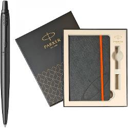 Detalii PixAccesorii din otel inoxidabil placate cu multiple straturi de lac negru lucios Clip din otel inoxidabil placat cu multiple straturi de lac negru luciosMecanism click prin apasare;Corp superior din otel inoxidabil sablat lacuit cu multiple straturi de lac negru mat;Corp inferior din otel inoxidabil sablat lacuit cu multiple straturi de lac negru mat;Mina pix Parker 