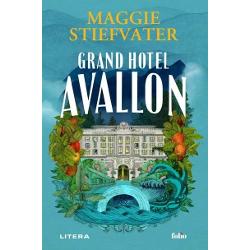La mare altitudine &icirc;n Mun&539;ii&nbsp;Apala&537;i exist&259; un loc ca nici un altul Grand Hotel Avallon &537;i enigmatica lui directoare general&259; June Hudson au faima de a le oferi sezon dup&259; sezon condi&539;ii de lux f&259;r&259; egal celor care vin de pretutindeni ca s&259; se bucure de minunatele izvoare termale de aici &537;i ca s&259; bea din apa vindec&259;toare Iar c&acirc;nd Avallonul e solicitat s&259; se al&259;ture efortului de r&259;zboi 