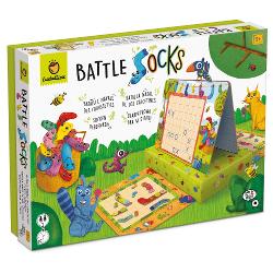 Un clasic atemporal reinterpretat &icirc;ntr-un mod amuzant &537;i distractiv Cine va fi primul juc&259;tor care va &ldquo;lovii &537;i scufunda&rdquo; toate &537;osetele &icirc;mpr&259;&537;tiate prin dormitor &537;i va c&acirc;&537;tiga b&259;t&259;lia mirositoare a &537;osetelor Un joc de logic&259; &537;i strategie perfect pentru &icirc;ntreaga familie