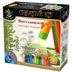 Joc creativ - Proiector figurine de animale D-ToysE o petrecere in jungla dar toate animalele au disparut chiar inainte de apus Poti gasi oare animaleleTe va ajuta „proiectorul-lanterna” inclus in set Daca ai gasit animalele traseaza-le si coloreaza-le pe paginile speciale de coloratNecesita 2 baterii AA nu sunt incluse