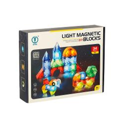 Setul de 34 de cuburi magnetice 3D cu LED este alegerea perfecta pentru copiii curiosi care iubesc joaca interactiva si constructiile spectaculoase Fiecare piesa are forme si culori diferite iar unele blocuri se aprind transformand joaca intr-o experienta vizuala fascinanta mai ales in camere intunecateAceasta jucarie nu este doar distractiva ci si educativa &ndash; stimuleaza gandirea creativa dezvolta coordonarea mana&ndash;ochi si abilitatile motorii fine Copiii pot construi 