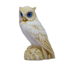 Figurina inger din alabastru inaltime&nbsp;13 cm lucrata cu atentie la detalii Perfecta pentru colectii cadouri sau pentru a adauga un strop de eleganta si spiritualitate in decorul casei tale Finisajul natural al alabastrului ii confera un aspect delicat si luminos