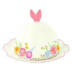 P&259;streaz&259; untul proasp&259;t &537;i u&537;or de &icirc;ntins cu aceast&259; untier&259; din por&539;elan tip Butter Bell din colec&539;ia Tres Jolie de la Easy Life Practic&259; &537;i elegant&259; piesa este realizat&259; din por&539;elan alb cu m&acirc;ner &icirc;n form&259; de urechi de iepura&537; &537;i decorat cu flori multicolore &icirc;n nuan&539;e pastel care &icirc;i ofer&259; un aspect delicat &537;i prim&259;v&259;raticSistemul Butter 