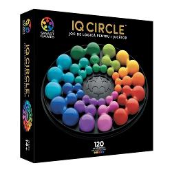 Smart Games - IQ Deluxe - Circle joc de logic&259; cu 120 de provoc&259;ri edi&539;ie limba rom&acirc;n&259;IQ Deluxe - Circle propune 120 de provoc&259;ri de logic&259; cu niveluri de dificultate de la u&537;or la expert &icirc;ntr-un format compact &537;i elegant Potrivit pentru adolescen&539;i de 14 ani jocul stimuleaz&259; r&259;bdarea concentrarea &537;i g&acirc;ndirea strategic&259;Jocul const&259; &icirc;n completarea unei table rotunde 