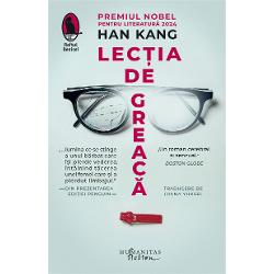 Traducere &537;i note de Diana Y&uuml;ksel&nbsp;Lec&539;ia de greac&259; tradus &icirc;n peste dou&259;zeci &537;i cinci de &539;&259;ri &bdquo;Cartea anului 2023&ldquo; &icirc;n publica&539;iile The New Yorker Time Kirkus Reviews Publishers Weekly este un roman despre pierdere iubire &537;i despre limbajul reinventat dincolo de formele sale obi&537;nuite Ochii nu trebuie neap&259;rat s&259; vad&259; buzele nu trebuie neap&259;rat s&259; 
