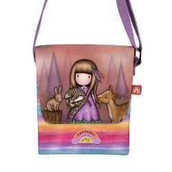 Practica si eleganta geanta de umar Santoro Gorjuss &ndash; Be Kind To All Cretures este solutia perfecta pentru organizarea zilnica a lucrurilor tale esentialeDispune de un compartiment principal un compartiment mic si un buzunar cu fermoar in interior oferindu-ti spatiu pentru telefon portofel chei si alte obiecte mici Curea reglabila asigura un transport confortabil pe parcursul zileiCaracteristici- Compartiment principal si un compartiment 