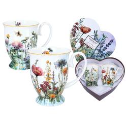 Set deosebit format din 2 c&259;ni din por&539;elan fin cu o capacitate de 280 ml fiecare decorate cu un elegant motiv &bdquo;Flori S&259;lbatice&rdquo; semnat de artista Laura Lozano Designul delicat inspirat din frumuse&539;ea naturii aduce &icirc;n prim-plan flori colorate &537;i detalii artistice care transform&259; fiecare moment de relaxare &icirc;ntr-o experien&539;&259; pl&259;cut&259;C&259;nile 