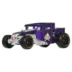 Setul Hot Wheels Silver Series Legends include sase vehicule spectaculoase inspirate din modele custom si masini performante apreciate in cultura auto moderna Fiecare masinuta este realizata din metal turnat cu detalii atent finisate grafica distinctiva si elemente de design agresiv specifice stilului Hot Wheels Colectia reuneste modele precum Hot Wheels Ford Transit Connect 2005 Ford Mustang Baja Truck Loop Coupe Bone Shaker si 2018 COPO Camaro SS oferind o combinatie echilibrata 